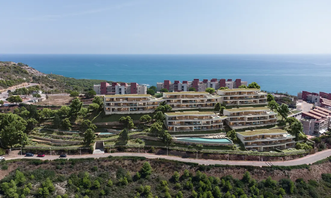 Render aéreo de Barlovento integrado en la ladera de La Colomera, con el mar al fondo